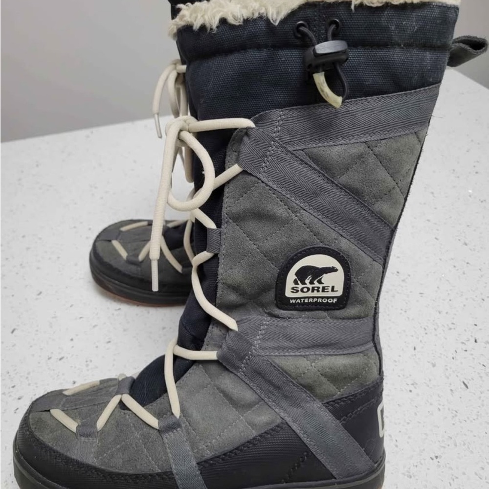 Women’s “Sorel” Winter boots.